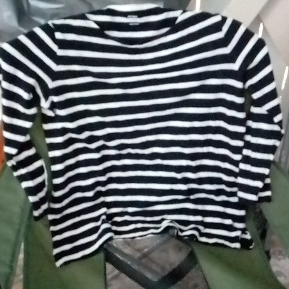 Black and white old navy shirt